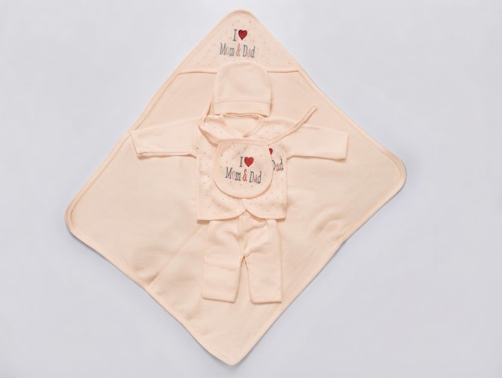 Newborn Cozy Clothing & Hooded Wrapper 5-Piece Gift Set (I Love Mom & Dad)